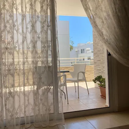 Lägenhet Holiday City Center Larnaca